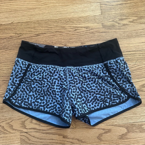 Lululemon Speed Short Ace Spot Lullaby Black 4-Way Stretch Size 8 Womens - Picture 1 of 5